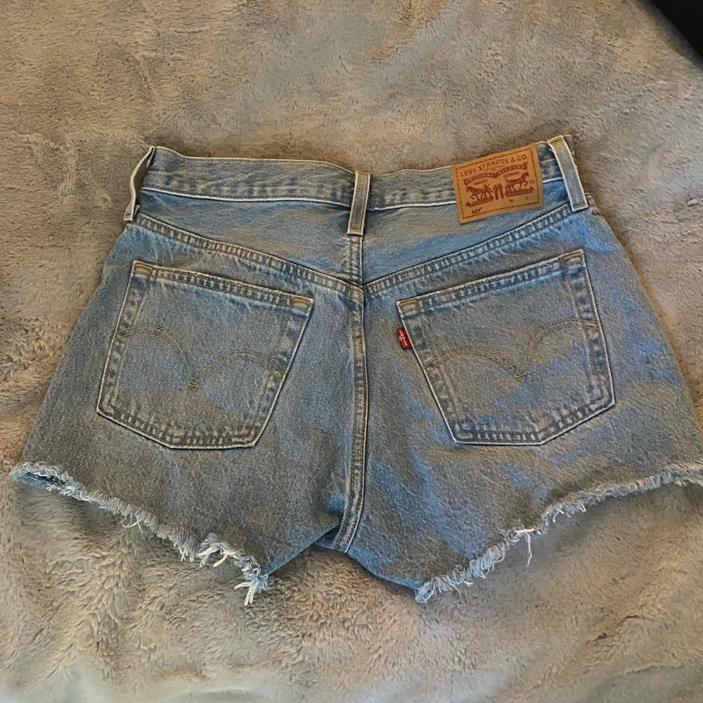 Brand New Levi’s 501 Denim Shorts Size - Picture 2 of 3